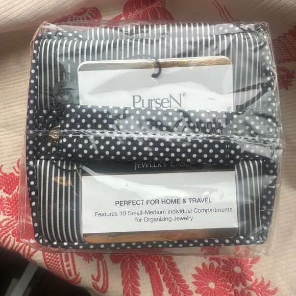 PurseN Compact Jewelry and Makeup Travel Organizer, Expandable and Brilliant! - Picture 1 of 10
